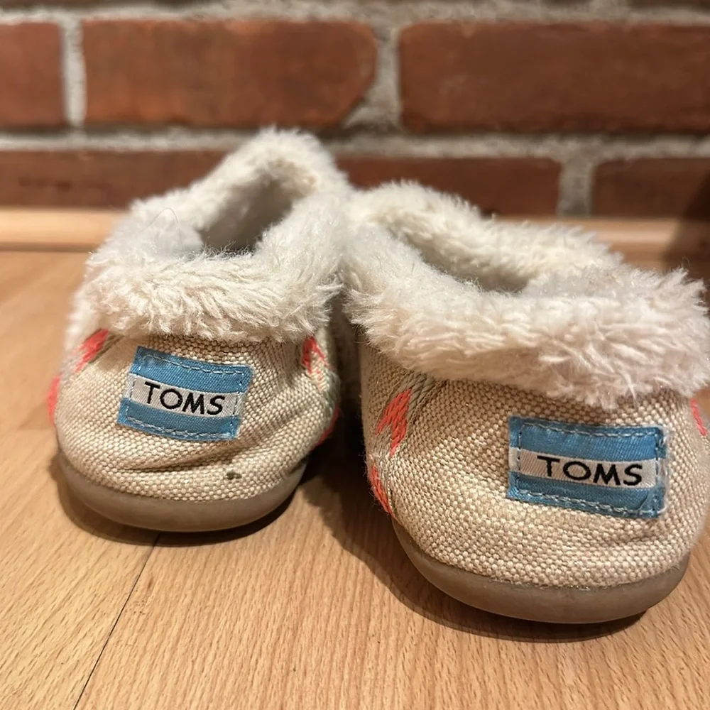 Tom’s kids slippers